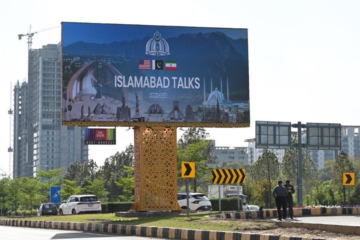 Momen Bersejarah: Jelang perundingan dengan AS, delegasi Iran tiba di Islamabad