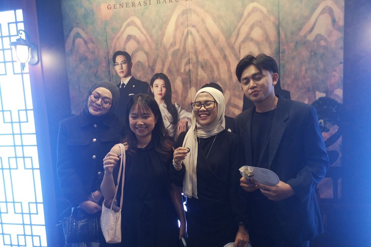 Kunjungan Penting: IU dan Byeon Woo-seok jadi pasangan yang dinanti dalam “Perfect Crown”