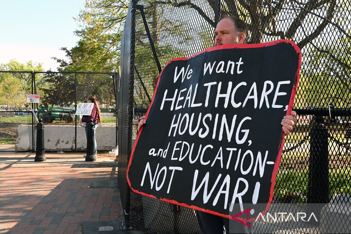 Rencana Khusus: Survei: hampir 70 persen warga AS khawatir konflik dengan Iran