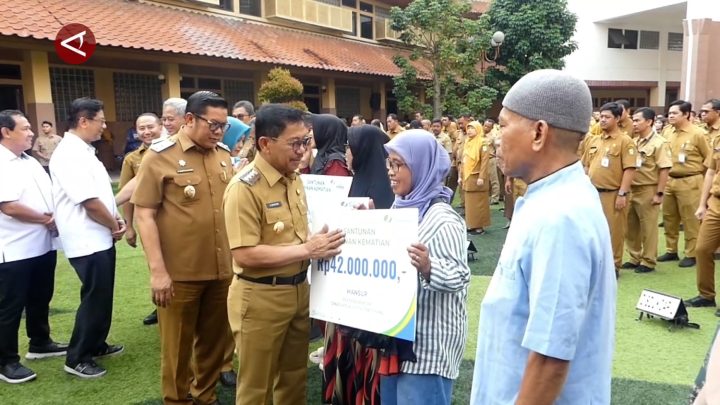 Latest Program: BPJS Ketenagakerjaan salurkan santunan kematian kepada pekerja rentan