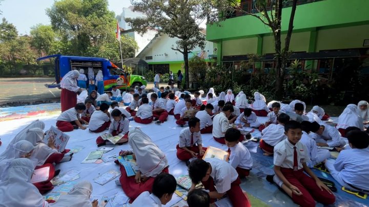 Mobil perpustakaan keliling upaya tingkatkan minat baca pada anak