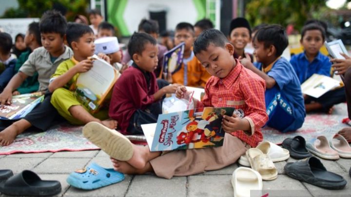 Main Agenda: Kiat membangun budaya membaca dalam keluarga