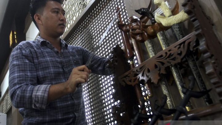 Warisan budaya keris hingga kenaikan harga ponsel lipat Samsung