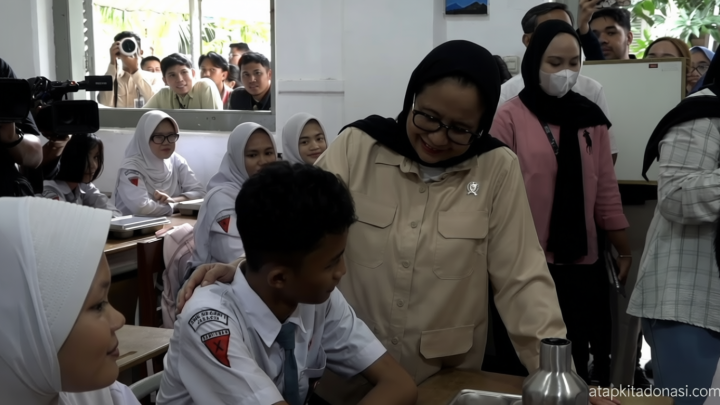 Latest Program: Mensesneg ungkap alasan pemerintah tunjuk Nanik jadi Kepala BGN