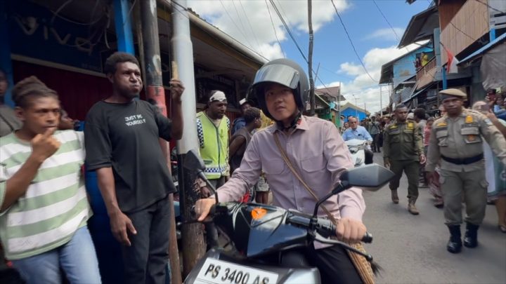 Special Plan: Naik motor listrik, Gibran tinjau program prioritas di Asmat