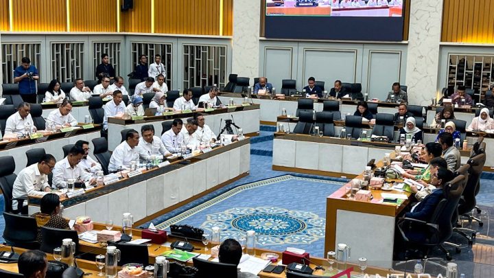 Topics Covered: Legislator dukung Mentan stabilkan harga telur ayam tingkat peternak