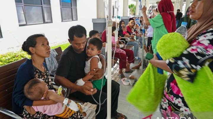 Tidak ada desa terisolasi akibat gempa Sulteng – warga dirikan tenda