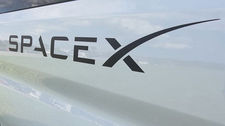 Key Strategy: SpaceX dan Charter bahas kemitraan telepon seluler di AS