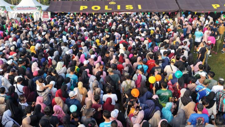 Historic Moment: Pasar rakyat Polri diserbu warga Cikarang Bekasi