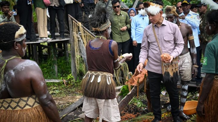 New Policy: Wapres tinjau sekolah Lapang Sagu Asmat, dukung hilirisasi