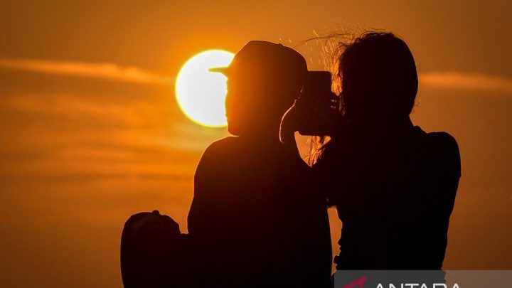What Happened During: Wisatawan pilih Pantai Marunda untuk berlibur murah bersama keluarga