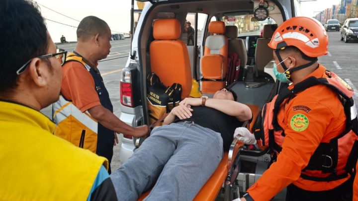 SAR Makassar evakuasi ABK Vietnam sakit akut saat di tengah laut