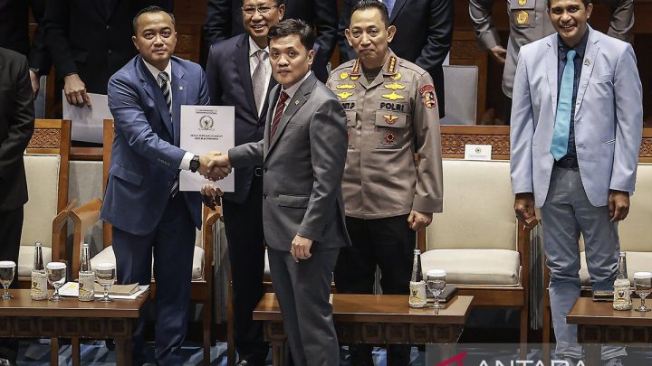 Hukum – Dari UU Polri hingga penyekapan perempuan di Bandung