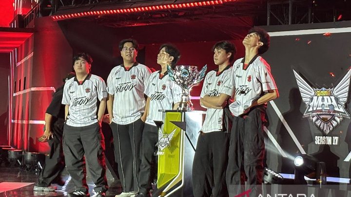 BTR akhiri dominasi ONIC – juara MPL Indonesia Season 17