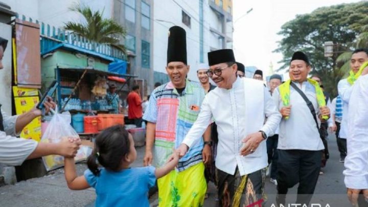 Important Visit: 5.000 orang ramaikan jalan sehat sarungan di Kota Tangerang
