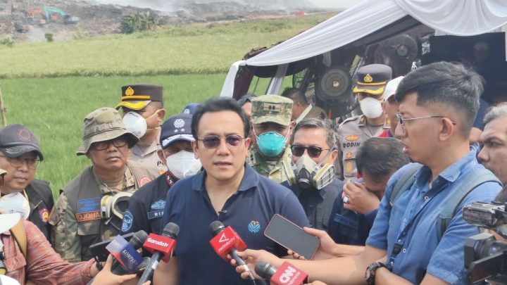 Facing Challenges: KLH ungkap alasan kebakaran TPA Jatiwaringin sulit dikendalikan