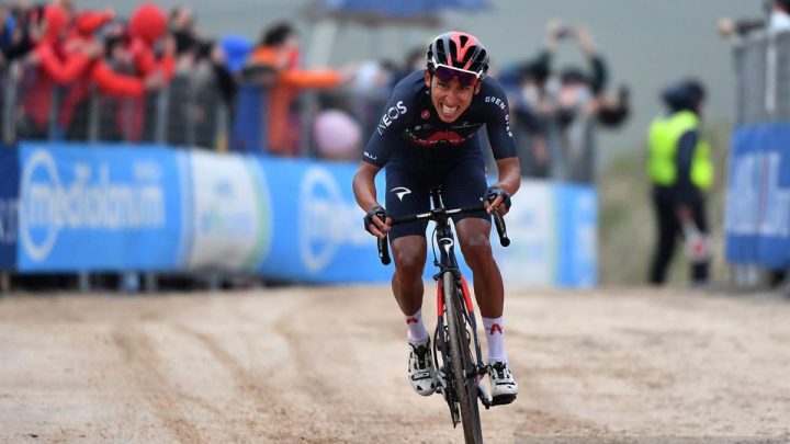 Bernal pakai jersei hijau pertama Tour de France 2026
