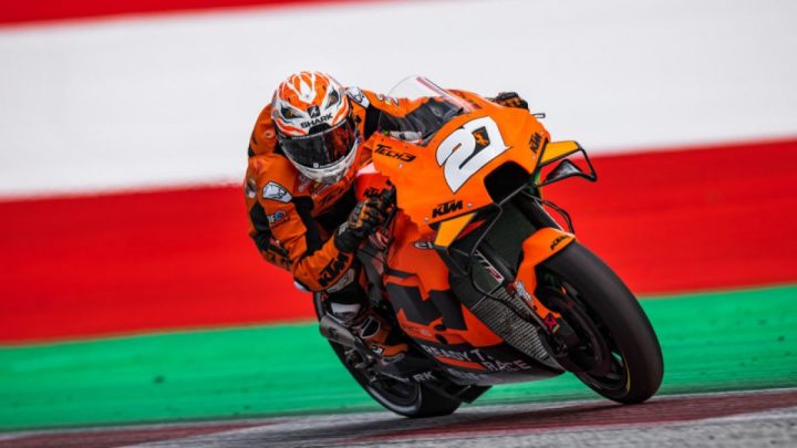 Solving Problems: Lecuona akhiri rentetan 25 kemenangan Bulega di WSBK Inggris 2026