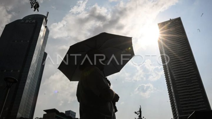 Jakarta diprakirakan akan cerah hingga berawan pada Senin