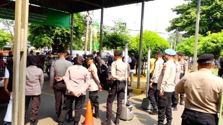 Sidang dakwaan Dokter Tifa – PN Jakarta Timur dijaga ketat polisi