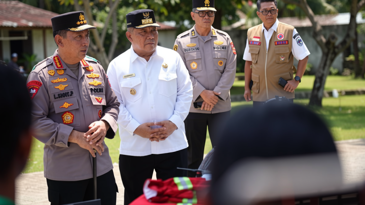 Kapolri serahkan bantuan peralatan penanggulangan karhutla untuk Riau