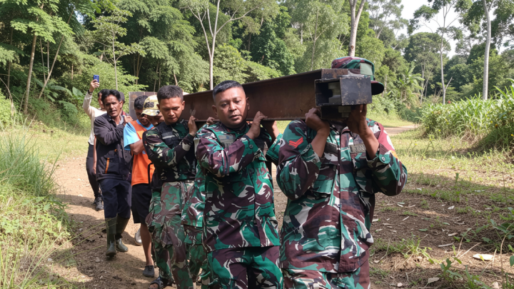 Facing Challenges: TNI bangun jembatan bailey hingga jembatan gantung di Gayo Lues, Aceh