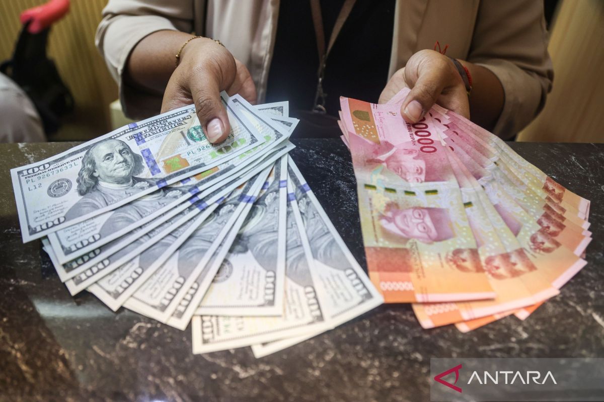 Rupiah diprediksi melemah seiring tensi geopolitik yang memanas
