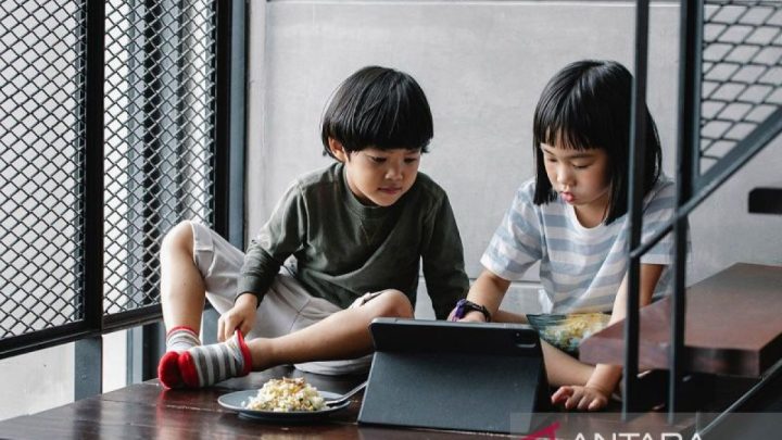 Latest Program: Komisi Eropa kaji larangan media sosial bagi anak-anak