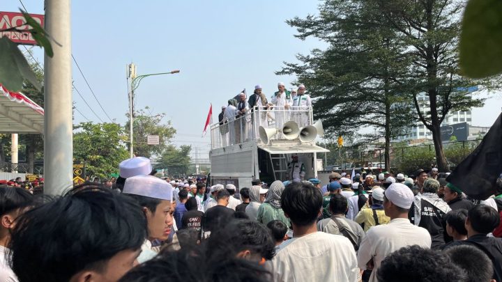 Aksi kecam penistaan agama di Gedung OT Cengkareng picu kemacetan